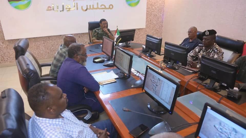 والي كسلا يلتقي لجنة