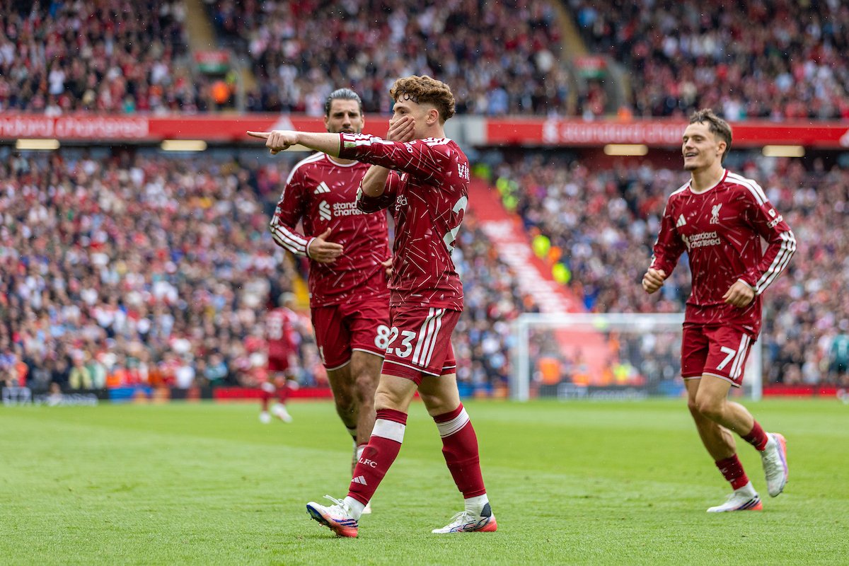 ليفربول ينجو من الخسارة أمام فورست