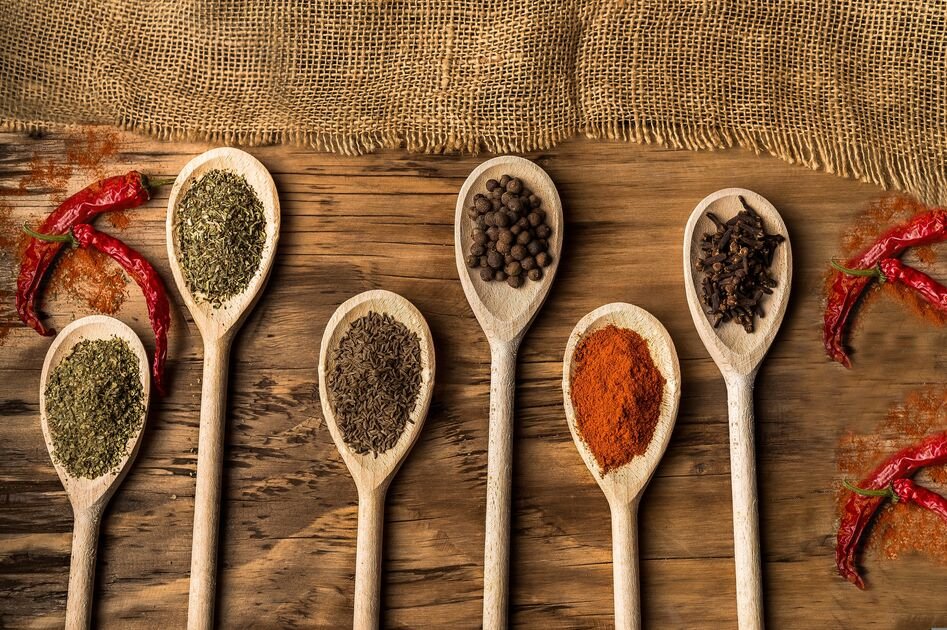 أعشاب وتوابل غنية بالكالسيوم