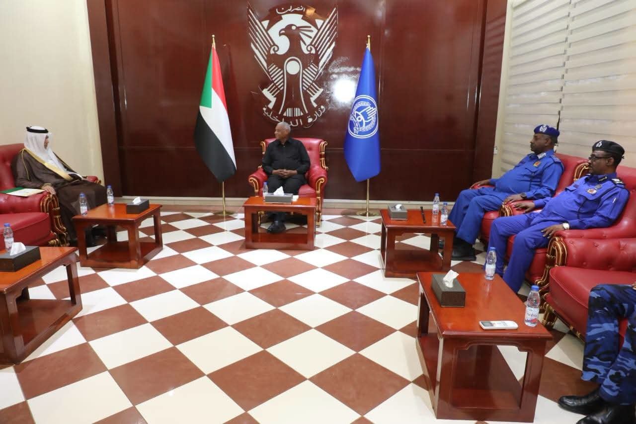 وزير الدفاع 